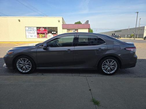 Predawn Gray Mica 2018 Toyota Camry XLE