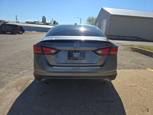 2022 Nissan Altima SR FWD