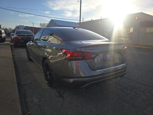 2022 Nissan Altima SR FWD