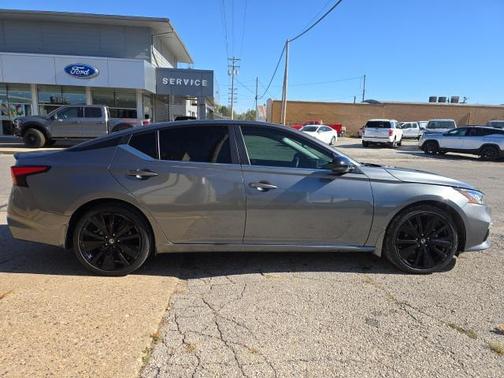 2022 Nissan Altima SR FWD