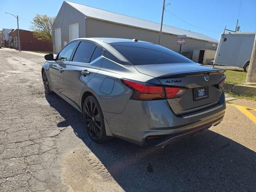 2022 Nissan Altima SR FWD