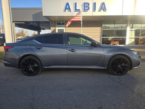 2022 Nissan Altima SR FWD