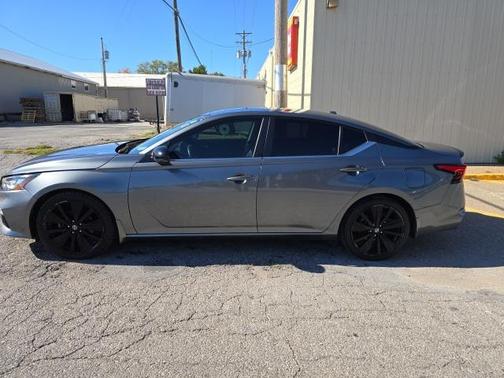 2022 Nissan Altima SR FWD