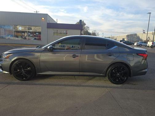 2022 Nissan Altima SR FWD