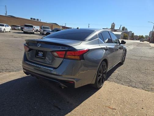 2022 Nissan Altima SR FWD