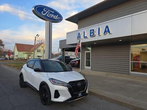 2023 Nissan Kicks SR