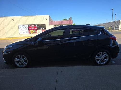 Black 2018 Chevrolet Cruze LT