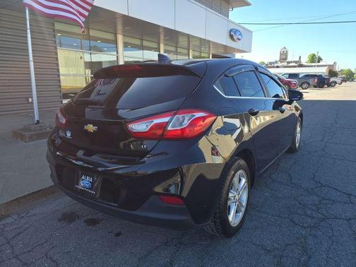 Black 2018 Chevrolet Cruze LT
