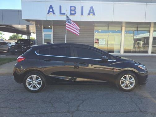 Black 2018 Chevrolet Cruze LT