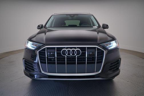2023 Audi Q7 45 Premium Plus