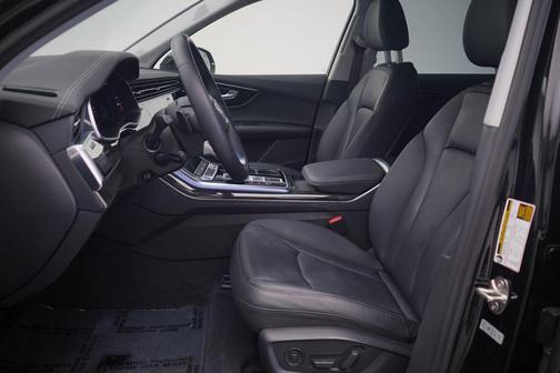 2023 Audi Q7 45 Premium Plus