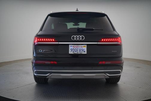 2023 Audi Q7 45 Premium Plus