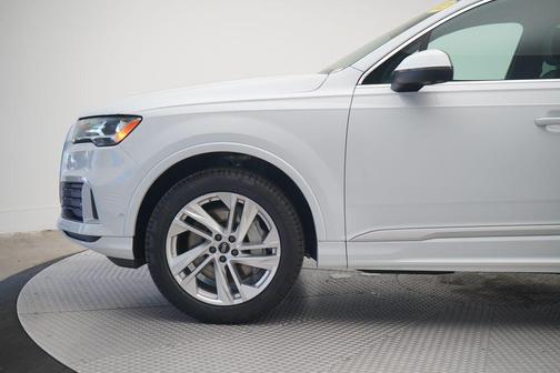 2022 Audi Q7 45 Premium