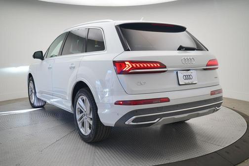 2022 Audi Q7 45 Premium