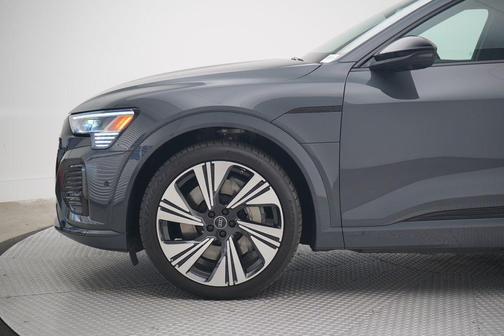 2024 Audi Q8 e-tron Prestige