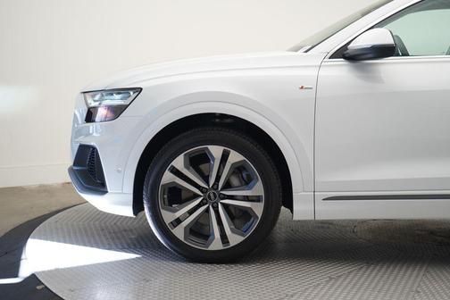 2022 Audi Q8 55 Premium Plus