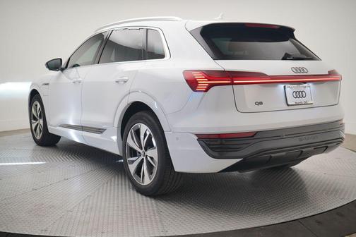 2024 Audi Q8 e-tron Premium Plus
