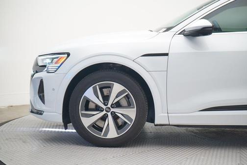 2024 Audi Q8 e-tron Premium Plus