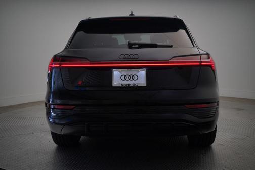2024 Audi Q8 e-tron Prestige