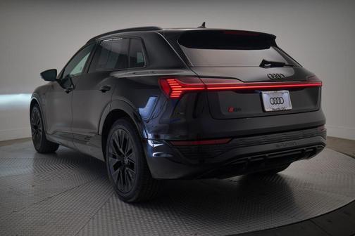 2024 Audi Q8 e-tron Prestige