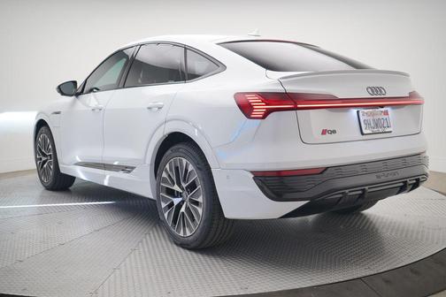 2024 Audi Q8 e-tron Premium Plus