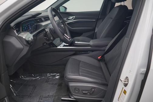 2024 Audi Q8 e-tron Premium Plus