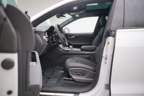 2025 Audi Q8 55 Premium Plus