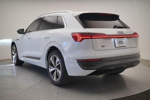 2024 Audi Q8 e-tron Premium Plus