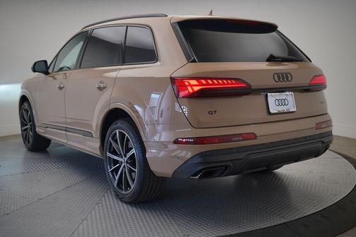 2025 Audi Q7 45 Premium Plus