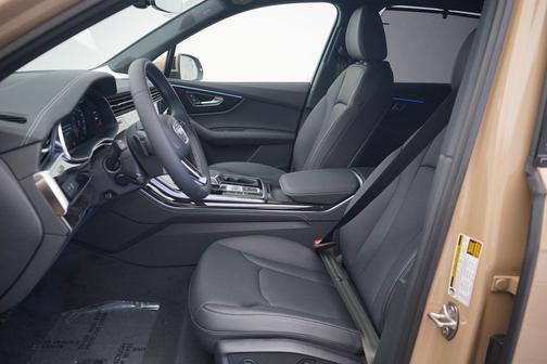 2025 Audi Q7 45 Premium Plus