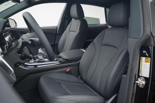 2025 Audi Q8 55 Premium