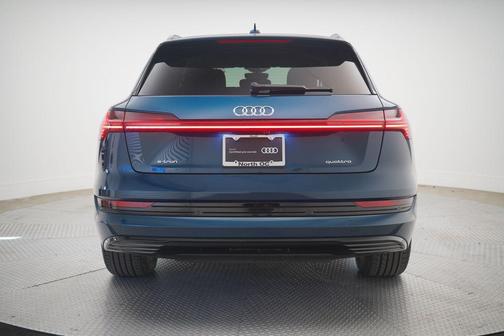2022 Audi e-tron Premium