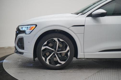 2024 Audi Q8 e-tron Premium Plus