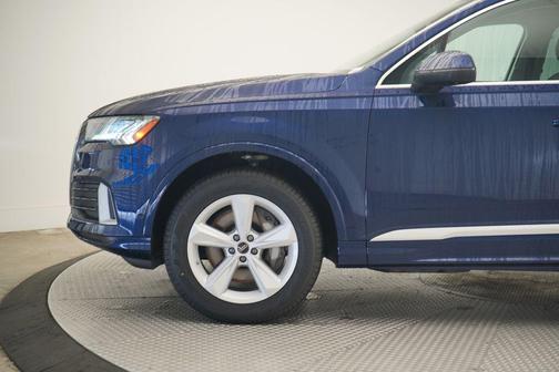 2023 Audi Q7 45 Premium Plus