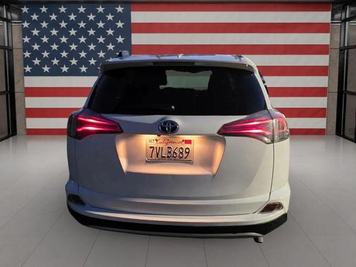 2017 Toyota RAV4 Hybrid XLE