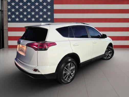 2017 Toyota RAV4 Hybrid XLE