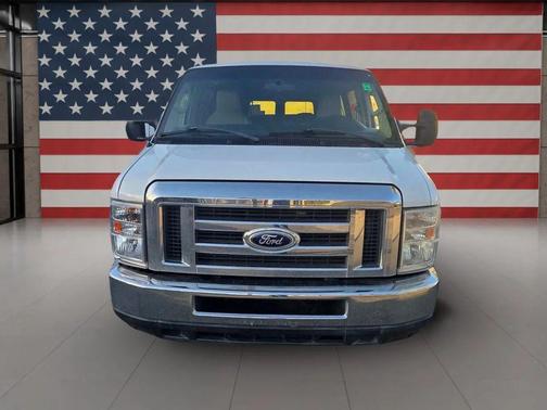 2014 Ford E350 Super Duty XLT