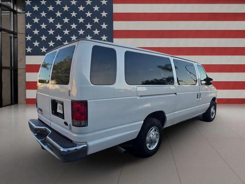 2014 Ford E350 Super Duty XLT