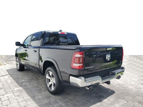 Diamond Black Crystal Pearlcoat 2022 RAM 1500 Laramie