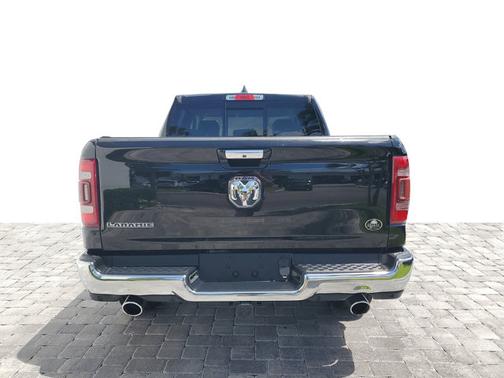 Diamond Black Crystal Pearlcoat 2022 RAM 1500 Laramie