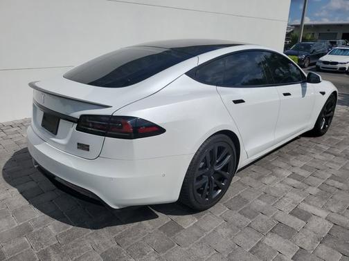 Pearl White Multi-Coat 2022 Tesla Model S Plaid