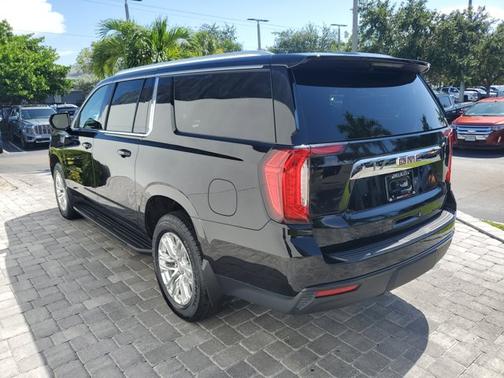 2022 GMC Yukon XL SLE