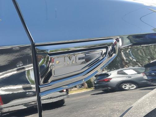 2022 GMC Yukon XL SLE