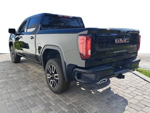 2025 GMC Sierra 1500 AT4