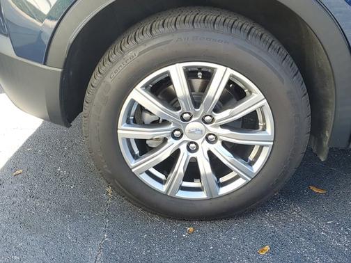 2022 Cadillac XT4 FWD Premium Luxury