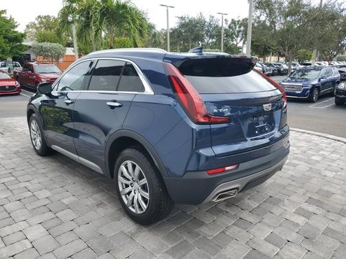 2022 Cadillac XT4 FWD Premium Luxury