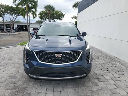 2022 Cadillac XT4 FWD Premium Luxury