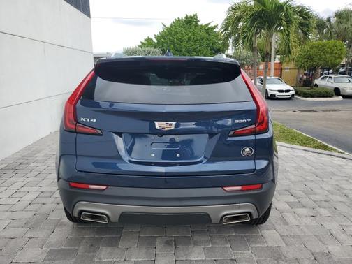 2022 Cadillac XT4 FWD Premium Luxury