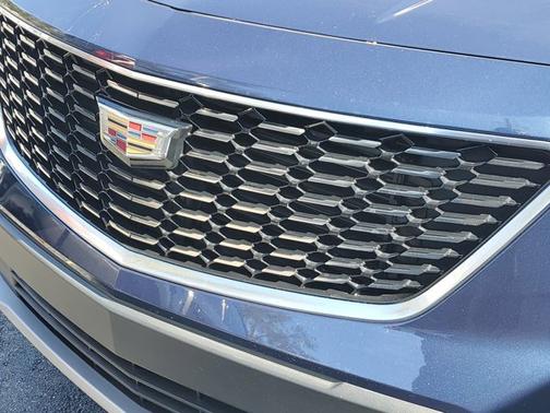 2022 Cadillac XT4 FWD Premium Luxury