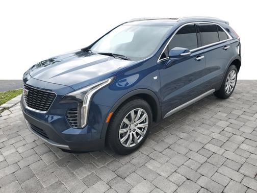 2022 Cadillac XT4 FWD Premium Luxury